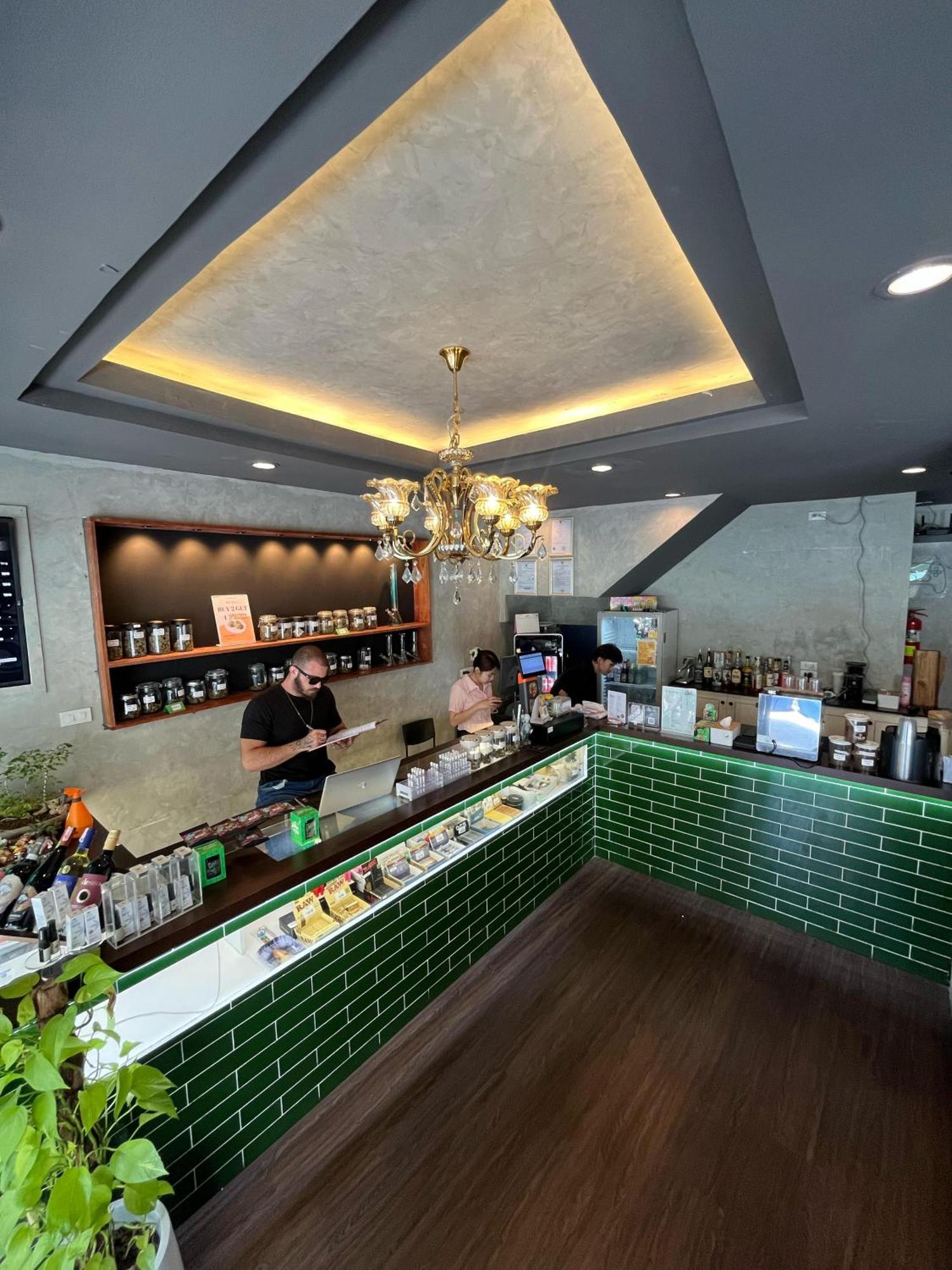 בנגקוק Bud Brew Beyond Dispensary And Hotel מראה חיצוני תמונה